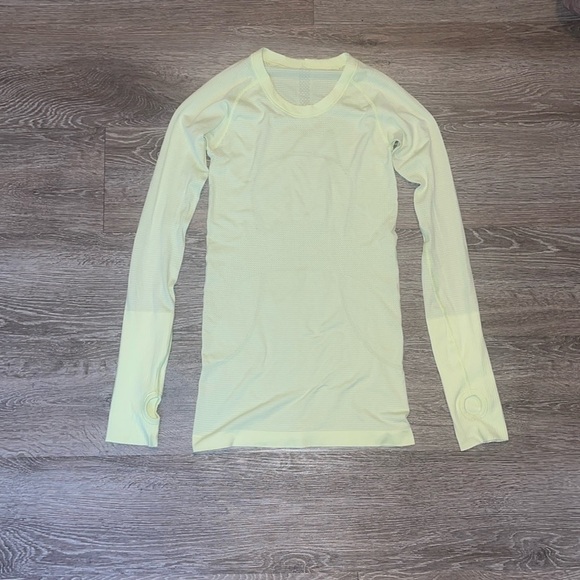 - Lululemon athletica swifty top size long sleeve size 4 bright yellow green - Picture 1 of 8